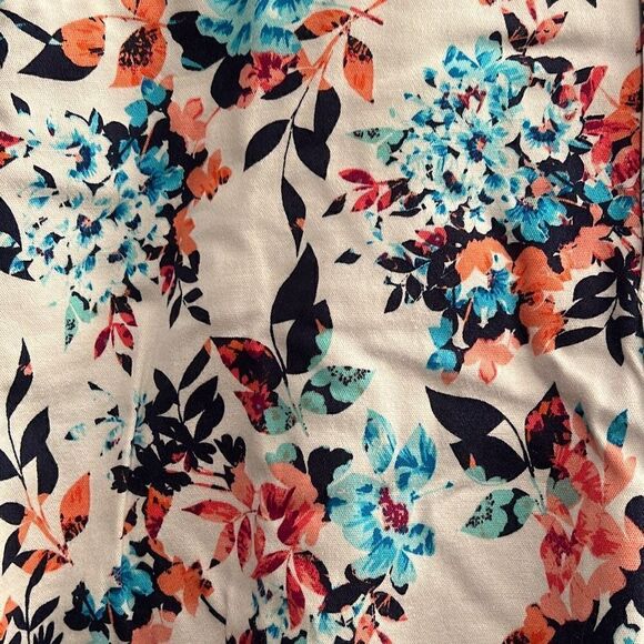 St. John's Bay Women's Multicolor Floral Crop Pants Size 14 - Picture 5 of 7